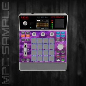 Peut inclure: Un centre de production musicale Akai MPC Sample avec une surface à motifs violets et blancs. L'appareil comporte de nombreux boutons, des pads et un écran affichant des formes d'onde audio. Le texte "MPC SAMPLE" est visible en haut.