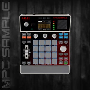 Op de afbeelding: Een Akai Professional MPC Sample muziekproductiecontroller met een centraal raster van zestien grijze pads, een digitaal display, meerdere bedieningsknoppen, een verticale fader en diverse knoppen voor audiosampling en sequencing.