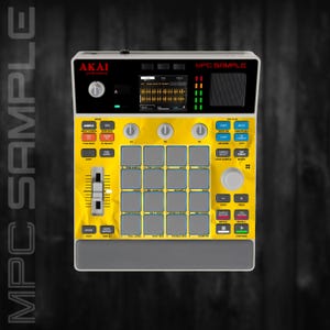 Peut inclure: Un appareil de production musicale Akai MPC Sample jaune et gris. Il comporte un écran noir, de nombreux boutons et un curseur. L'appareil porte l'inscription "MPC SAMPLE" et "AKAI professional".