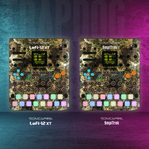 Puede incluir: Dos dispositivos de producción musical con un patrón de camuflaje. El dispositivo de la izquierda está etiquetado como "SOVICVARE Lofi-12 XT" y el dispositivo de la derecha está etiquetado como "SOVICVARE SmplTrek".