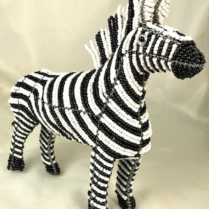 Zebra Figur! Afrikanische Perlenkunst. fair gehandelt.