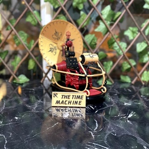 The Time Machine 1960 figuur / standbeeld / 28 cm / cadeau / led-achtergrondverlichting (versie met parallel universum)