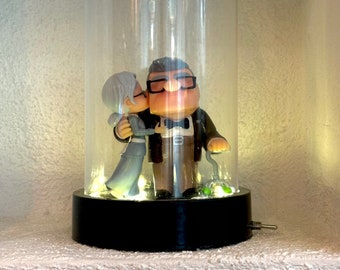 carl und ellie from up + house+ jar mit led licht Filmfiguren,Figuren,Diorama,geschenk,liebe