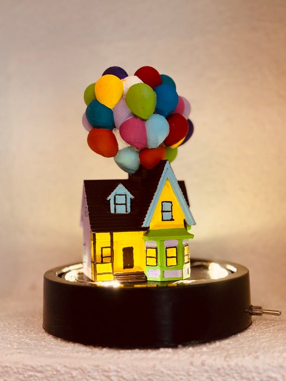 ディズニーストア　カールじいさんの空飛ぶ家 LEDライト Up House カールじいさんの空飛ぶ家 LEDライト Up House