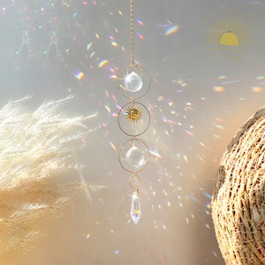 Celestial Serenity - Boho Moon Phase Crystal Sun Catcher | Wystrój domu | Twórca tęczy | Aura Quartz | Wiszący łapacz słońca | Dzwonek wietrzny