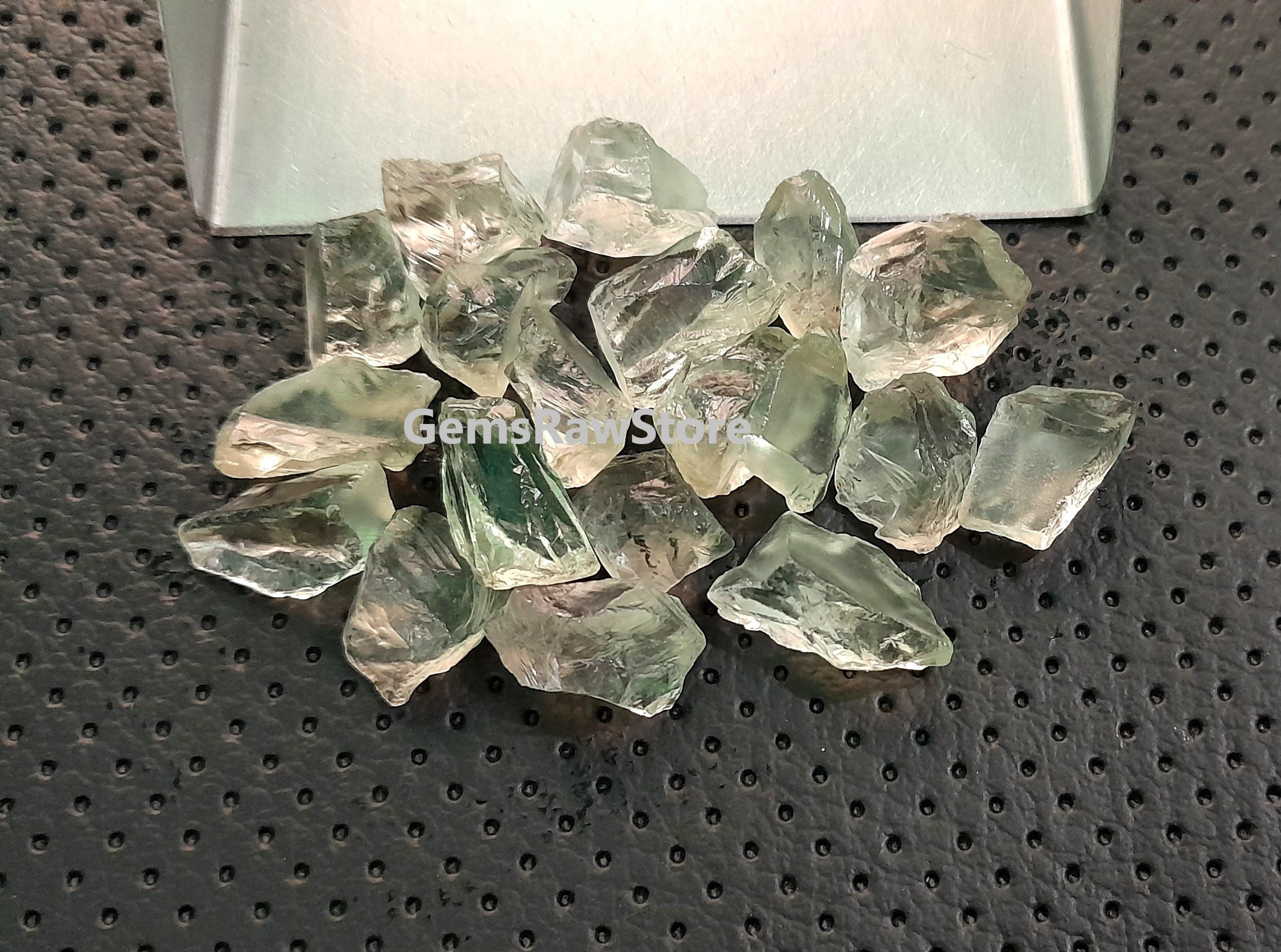 グリーンアメジスト原石10個：原石結晶（12～15mm） - Etsy 日本