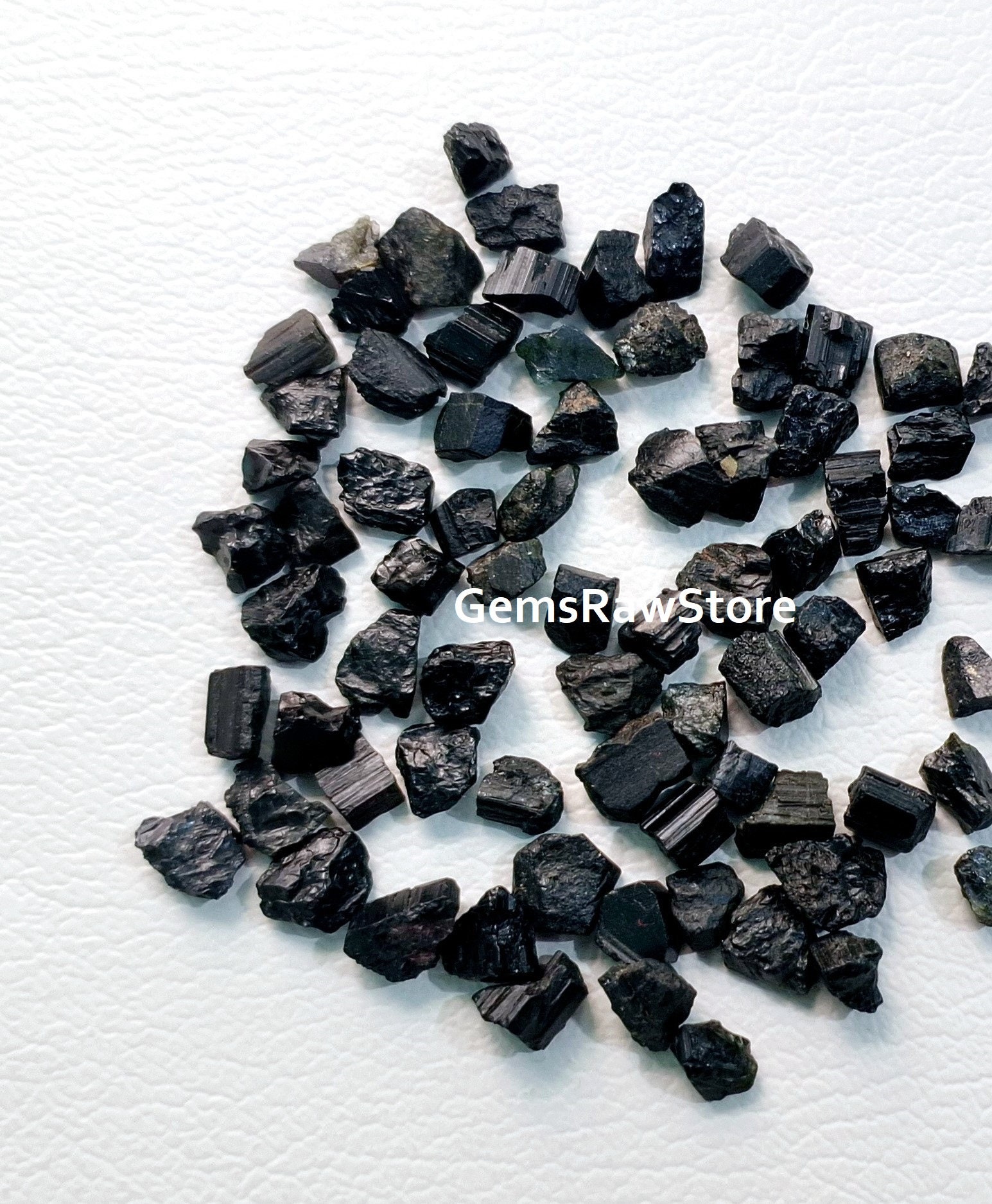 原石ブラックトルマリン結晶：25個パック（7～9mm） - Etsy 日本