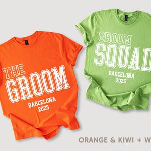 Peut inclure: Deux t-shirts, l'un orange et l'autre vert, avec du texte blanc. Le t-shirt orange dit "The Groom" avec "Barcelona 2025" en dessous. Le t-shirt vert dit "Groom Squad" avec "Barcelona 2025" en dessous.