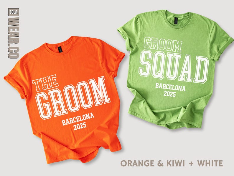 Peut inclure: Deux t-shirts, l'un orange et l'autre vert, avec du texte blanc. Le t-shirt orange dit "The Groom" avec "Barcelona 2025" en dessous. Le t-shirt vert dit "Groom Squad" avec "Barcelona 2025" en dessous.