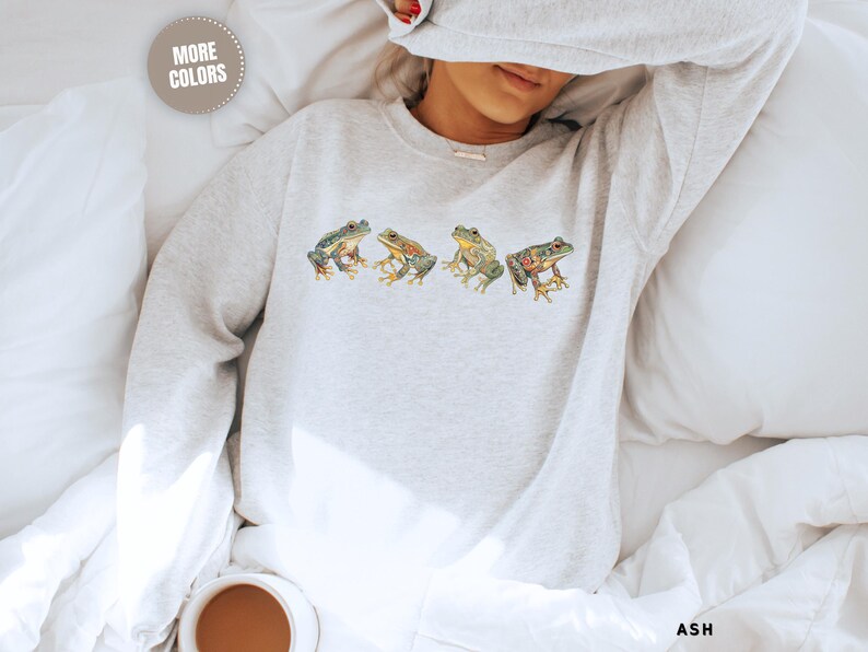 Unisex Apparel Frog Sweatshirt Nature Lover Gift Cottagecore Aesthetic Wildlife Crewneck Cozy Comfort Layer Boho Style Clothing Garden Enthusiast Present Amphibian Fan Casual Wear Perfect Birthday Gift Nature Inspired Design Quirky Fashion