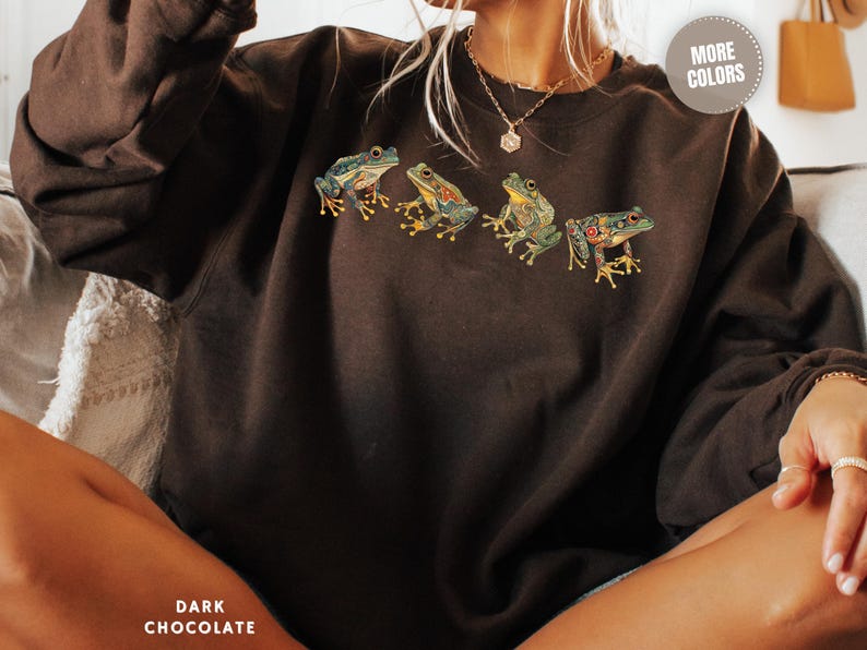 Frog Sweatshirt Gift Nature Lover Cottagecore Aesthetic Wildlife Crewneck Unisex Apparel Amphibian Fan Boho Style Cozy Comfort Layer Garden Enthusiast Birthday Present Casual Wear Perfect Gift Nature Theme Design Quirky Fashion Statement