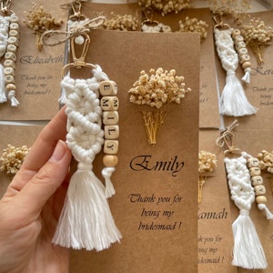 Porte-clé personnalisé en macramé, accessoire de demoiselle d'honneur, cadeau de mariée, cadeau de mariage personnalisable, porte-clé de mariée en macramé