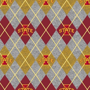 Peut inclure: Un motif sans couture avec un design argyle rouge et or avec le texte "STATE" dans un logo rouge et or répété sur tout le motif.