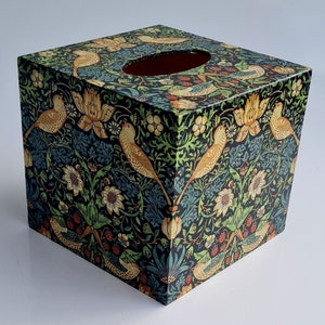 Träförpackning med pappersnäsdukar, kub – Jordgubbstjuv William Morris – Decoupage Home Decor