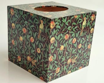 Copertura in legno per scatola fazzoletti William Morris con motivo uccellino e melograno – Decorazione per la casa con tecnica decoupage