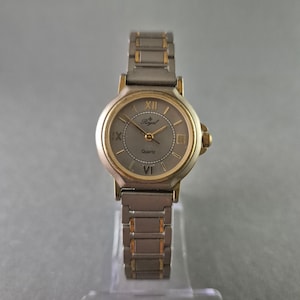 Elegant Royal ladies&#39; watch – Classic design with Roman numerals