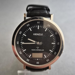 Simple Kienzle watch men&#39;s wristwatch – radio-controlled model in classic design