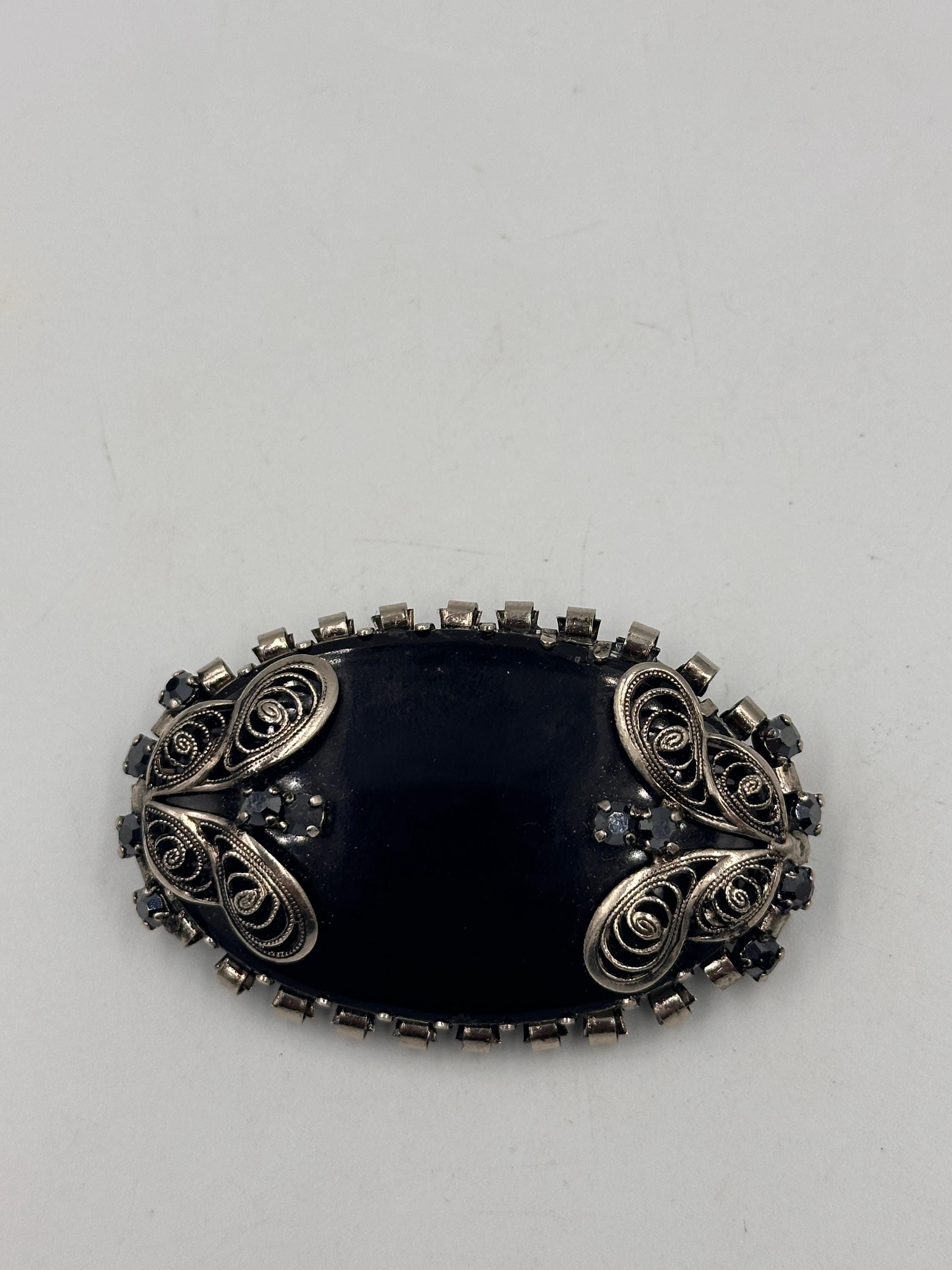 Belle Broche Ancienne Ovale Noire - Bijou Fantaisie Vintage, Parfait Pour Un Look Rétro