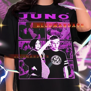 Peut inclure: T-shirt noir unisexe avec un design d'affiche de film pour "Juno". Le design comprend le titre du film, les noms des acteurs et des images du film dans un schéma de couleurs violet et blanc. Le t-shirt est surdimensionné.