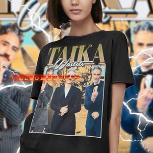 タイカ・ワティティ ヴィンテージシャツ、タイカ・ワティティ オマージュTシャツ、タイカ・ワティティ ファンTシャツ、タイカ・ワティティ レトロ90年代セーター、タイカ・ワティティ グッズギフト