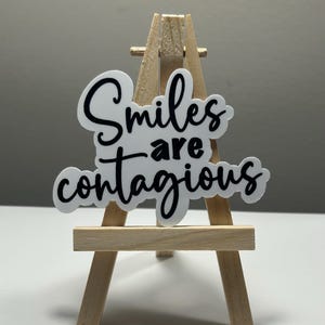 Glimlach is besmettelijk: schattige positieve stickers, zelfverzekerde stickers, positiviteitsstickers en waterdichte stickers