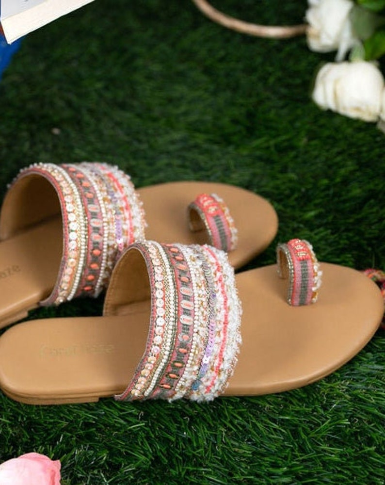toe sandals