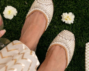 White/Ivory juttis | handmade genuine leather punjabi jutti/khussa/mojari/flats/bridal shoes