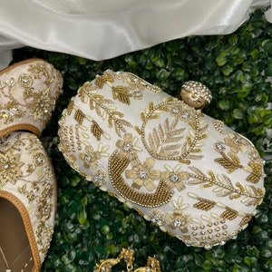 Owalna zdobiona torebka ślubna z ręcznie wykonaną ozdobą | Elegancka wieczorowa torebka - idealny prezent dla niej