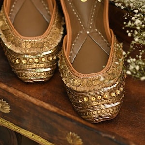 Gold silk base juttis - handmade genuine leather punjabi jutti/khussa/mojari/flats/bridal shoes
