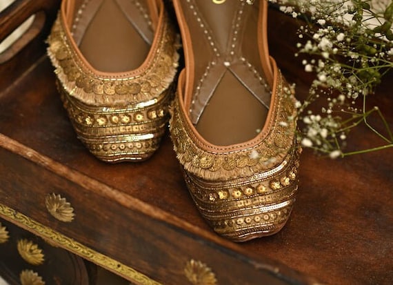 Juttis a base de soie doree jutti punjabi khussa mojari appartements chaussures de mariee en cuir veritable fait main Etsy France