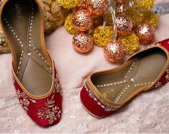 Red bridal juttis- handmade punjabi jutti/khussa/mojari/flats/bridal shoes