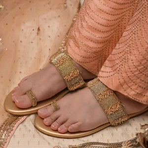 Hand Embroidered Kolhapuris Sandals | handmade genuine leather punjabi jutti/ khussa/ mojari/ flats/ bridal shoes/ slides