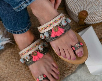 Sandalias multicolores con anillo para el dedo del pie, tira ancha y suela acolchada de marca - Kolhapuris / jutti/khussa/mojari/zapatillas punjabi de cuero genuino hechas a mano