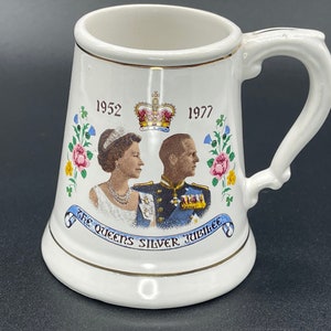 Caneca exclusiva do Jubileu de Prata da Rainha Elizabeth II. 1977. Família Real. Presente único.