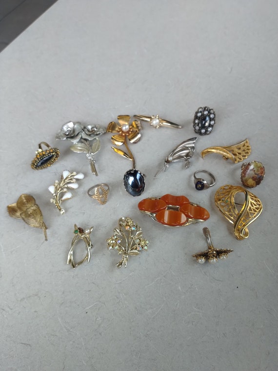 Lot of vintage costume jewelry