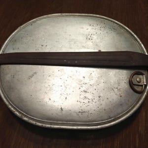 World War I mess kit/meat tin 1918
