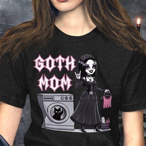Gothic Mom Shirt Heavy-Metal Mom Shirt Mom Rocker Alt Mom Goth Kleidung Witchy Mama Shirt Goth Girl Shirt Spooky Mama Goth Baby Shower Kleidung