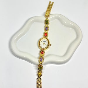 Goldfarbene Edelstein Armbanduhr: Zierliche Vintage Stil Damen Uhr