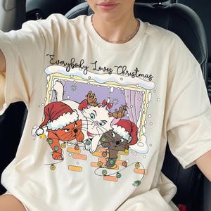 Retro kerstmis aristokatten png, kerstverlichting png, Marie png, kerstmis marie, kerstkat png, marie shirt png, schattige kat png