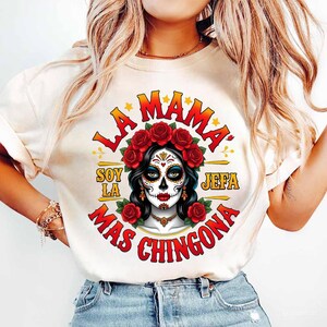 La Mamá Mas Chingona Png, La Chingona Tarot-Karte Png, Lateinische Mexikanische Png, Lustiges Skelett Png, Spanischer Chola-Schädel Png, Lateinische Vintage Png
