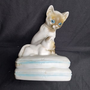 Seymour Mann Music Box 1980&#39;s Siamese Cat/Kitten Hand Painted Bisque Porcelain