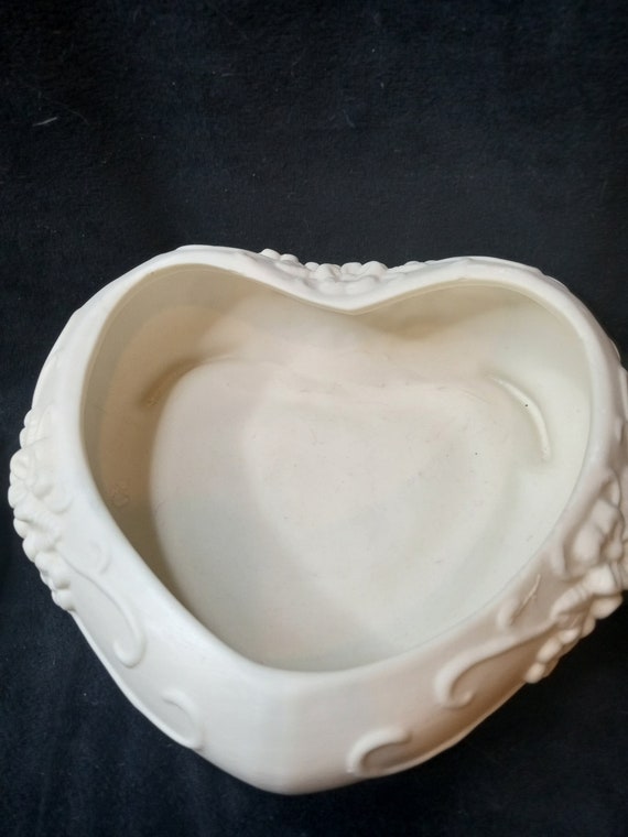 1960s ornate cream ceramic heart shaped fairy tri… - image 2