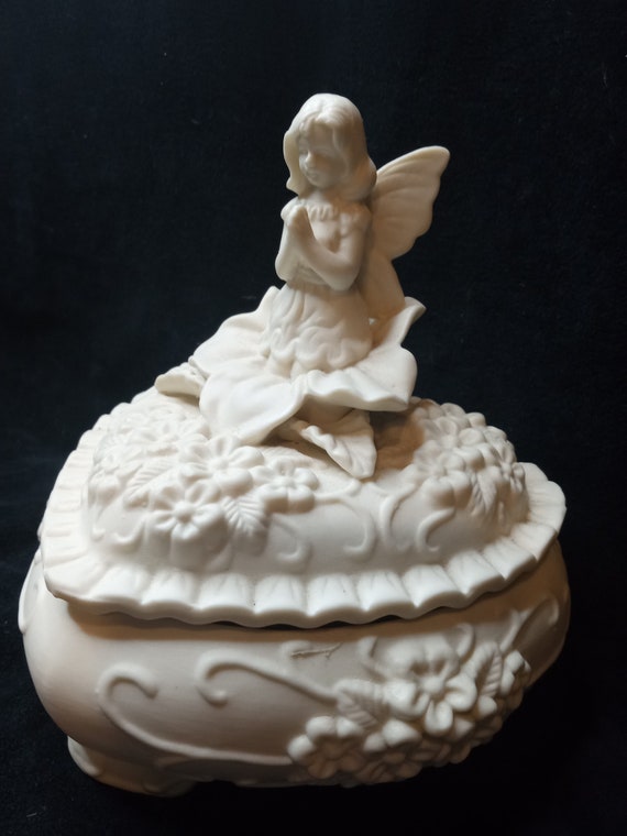 1960s ornate cream ceramic heart shaped fairy tri… - image 1
