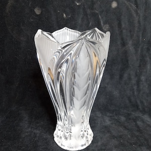 Beyer Novelette Crystal vase
