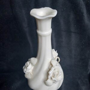 8&quot; Vintage White Floral Detail Bud Vase. Gorgeous Design