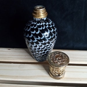 Black & White Design Glass La Tee Da Effusion Lamp In Box-Ornate Gold Crown