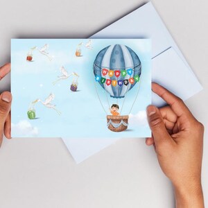 Cartão postal digital de feliz aniversário | Design caprichoso de balão de ar quente e cegonha | Cartão de aniversário para impressão para crianças e adultos