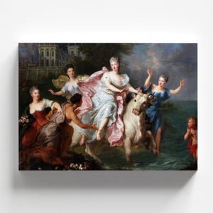 Könnte beinhalten: Ein Gemälde, das eine Frau zeigt, die auf einem weißen Stier reitet, umgeben von drei anderen Frauen. Die Frau auf dem Stier trägt ein weißes Kleid und einen rosafarbenen Umhang, während die anderen Frauen bunte Kleider tragen. Das Gemälde ist in einer Landschaft mit einem Gewässer im Hintergrund angesiedelt.