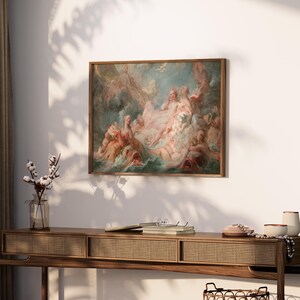 Puede incluir: Una pintura enmarcada que representa a un grupo de figuras en un entorno celestial. Las figuras est&aacute;n rodeadas de nubes y parecen flotar en el aire. La pintura est&aacute; realizada en una paleta de colores suaves y pastel y presenta un estilo delicado y et&eacute;reo.