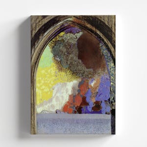 Op de afbeelding: Een schilderij van een glas-in-loodraam met een kleurrijk abstract ontwerp. Het raam wordt omlijst door een donkere boog. De kleuren in het raam omvatten geel, groen, blauw, rood en bruin.